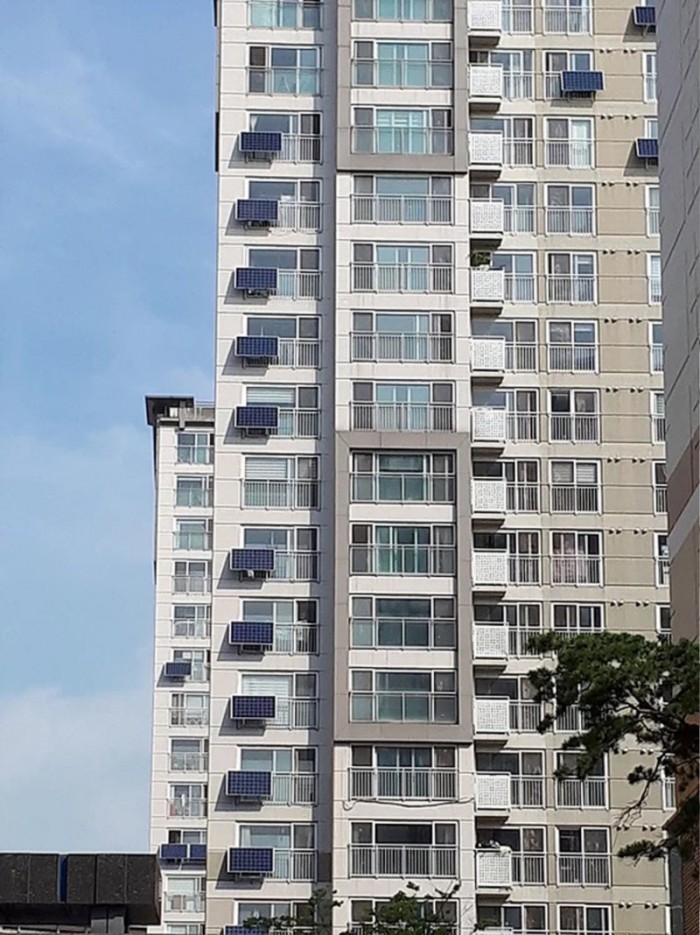 기후에너지과-미니태양광 발전설비 설치한 성남시내 아파트 전경.jpg