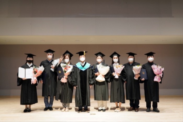 상권지원과-사성남시는 10월 5일 오후 3시 수정커뮤니티센터 다목적 강당(수정구 수진동)에서 ‘2022. 상인대학 졸업식’을 열었다.jpg